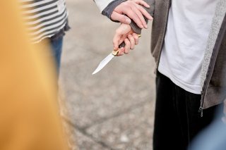 Une campagne veut sensibiliser les jeunes aux dangers de porter un couteau, légal ou pas, sur eux.